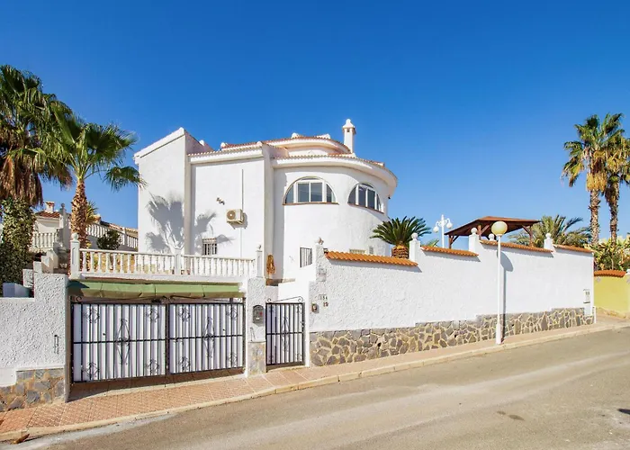 בית נופש 3 Bedroom Lovely In סיודאד קסאדה