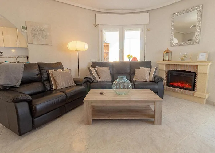 בית נופש 3 Bedroom Lovely In סיודאד קסאדה