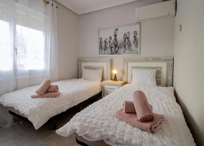 בית נופש 3 Bedroom Lovely In *