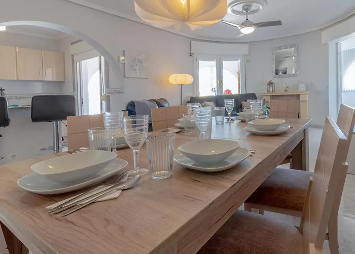 בית נופש 3 Bedroom Lovely In סיודאד קסאדה